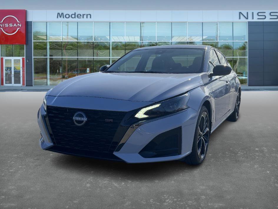 2025 Nissan Altima SR's photo