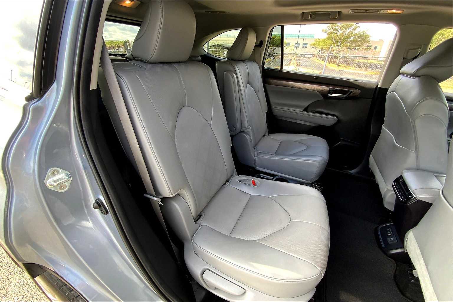 2024 Toyota Highlander Platinum photo 18