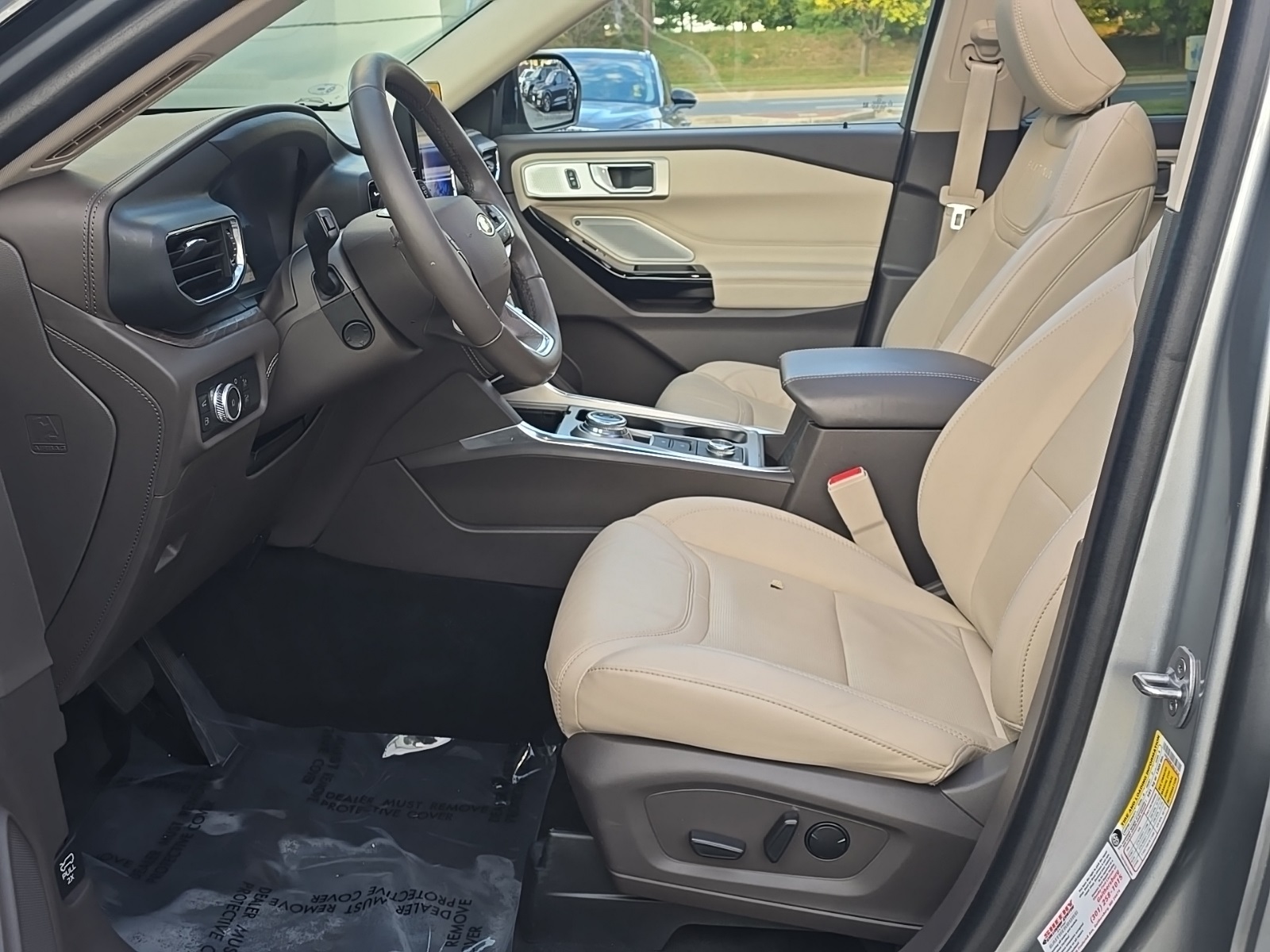 2022 Ford Explorer Hybrid Platinum photo 4