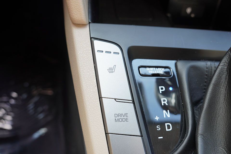 2020 Hyundai Elantra Limited photo 24