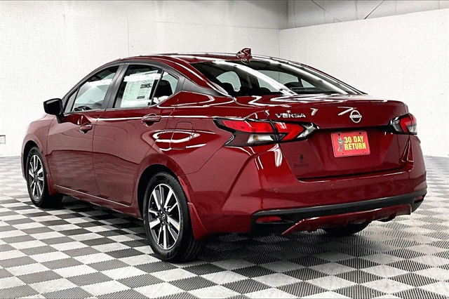 2025 Nissan Versa 1.6 SV photo 3