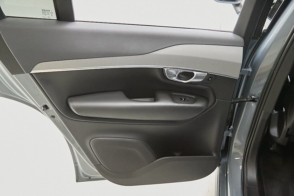 2023 VOLVO XC90 - Image 18