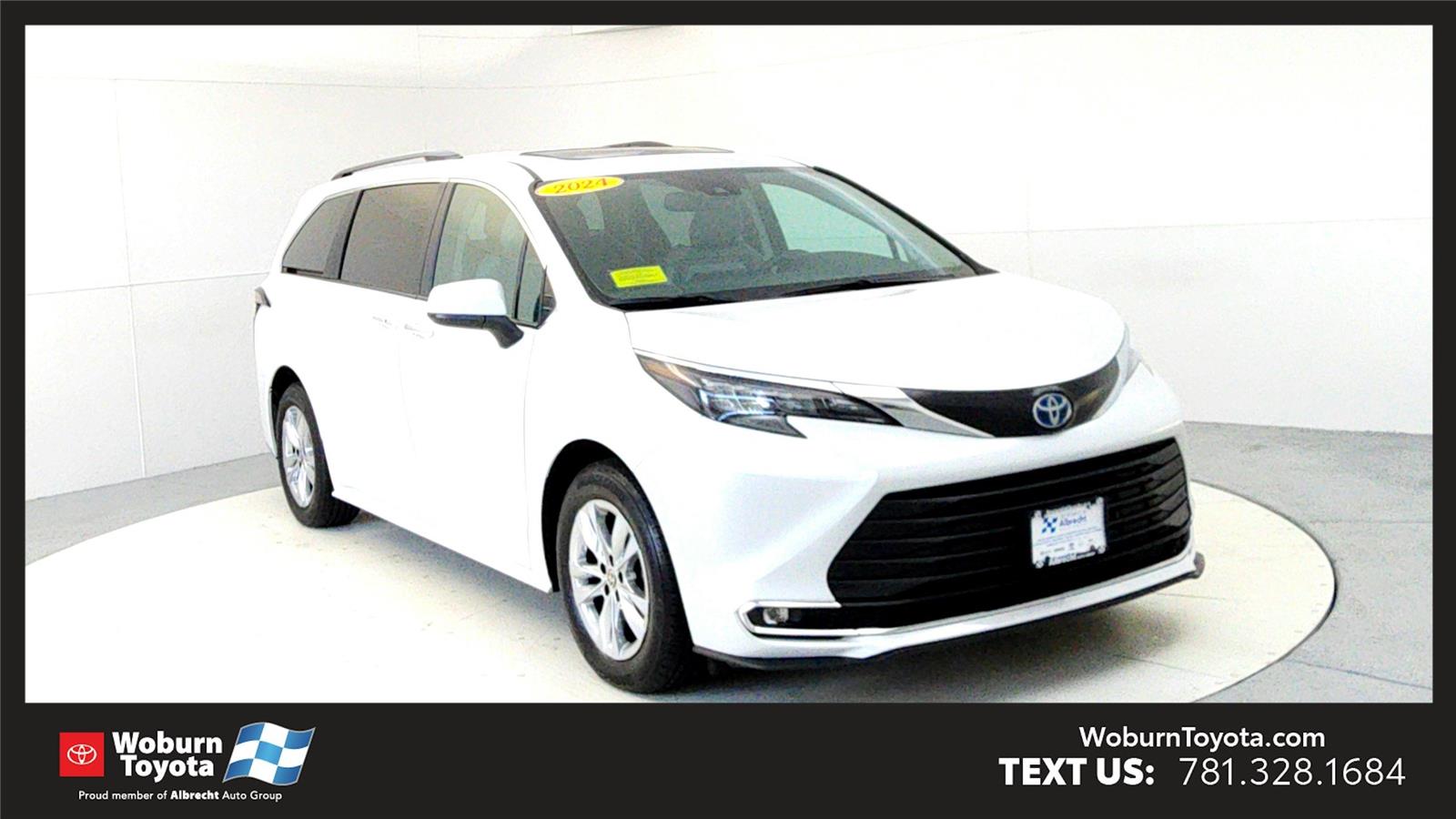 2024 Toyota Sienna XLE's photo