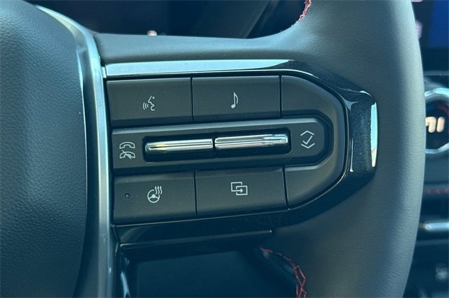 2025 Chevrolet Colorado Z71 photo 2