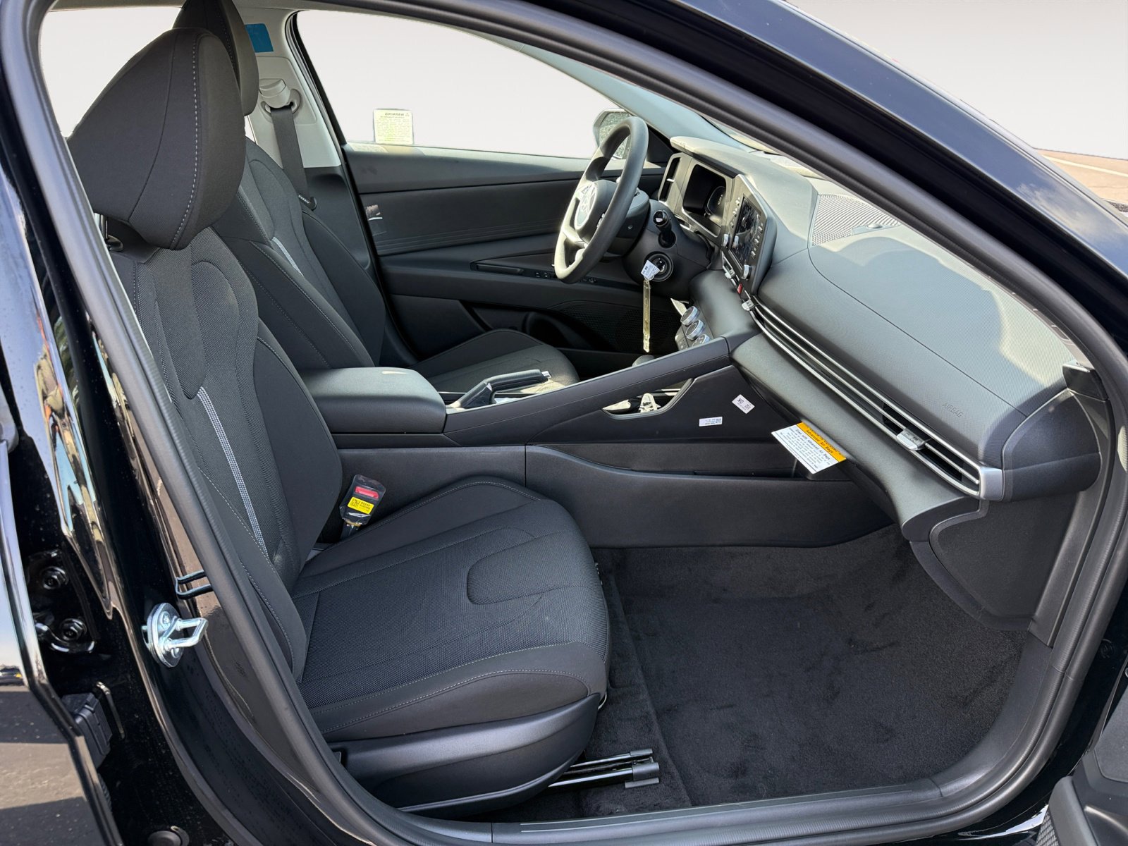 2025 Hyundai Elantra SE photo 18