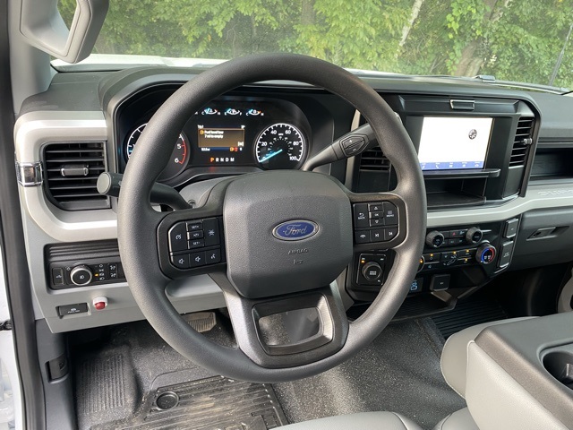 2025 Ford F-550 photo 8