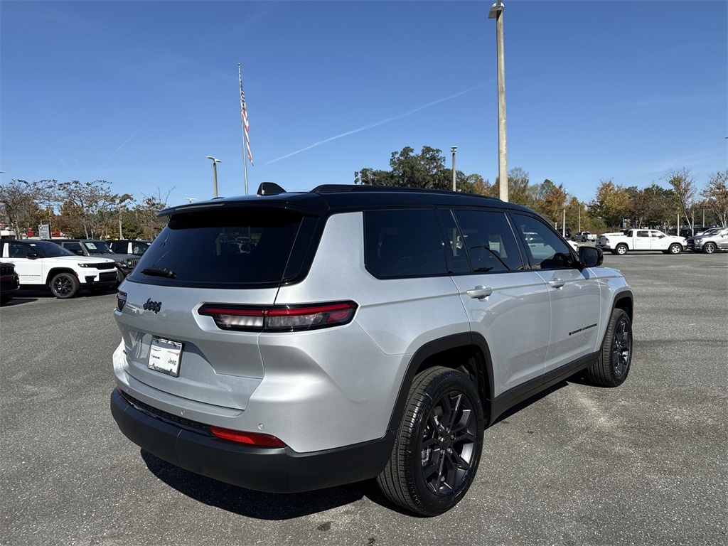 2025 Jeep Grand Cherokee Limited photo 3