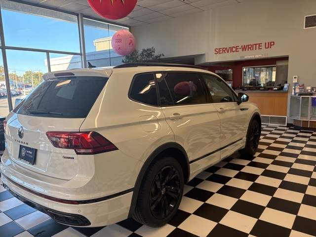 2023 Volkswagen Tiguan SE R-Line Black photo 3