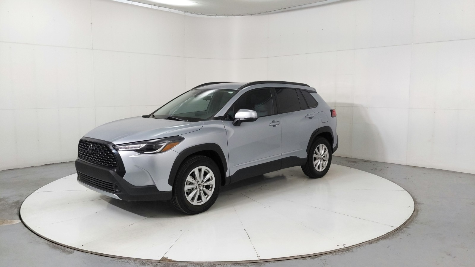 Used 2023 SILVER Toyota LE image 1