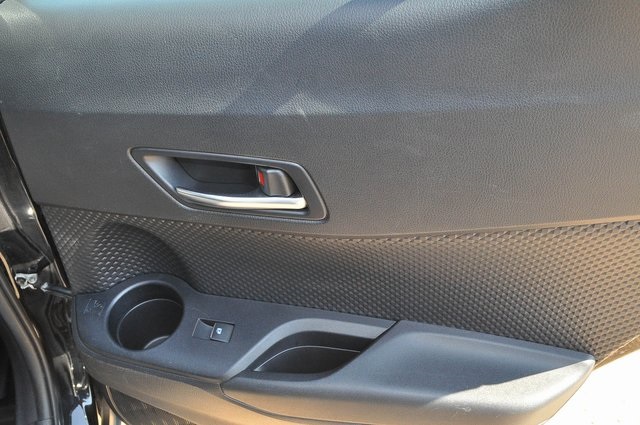 2018 Toyota C-HR XLE Premium photo 24
