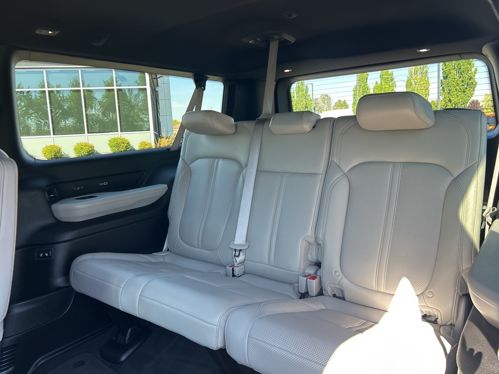 2025 Jeep Wagoneer L Series III photo 8