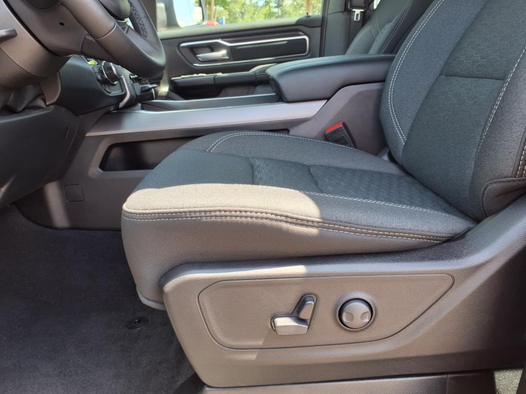 2025 Ram 1500 Big Horn photo 4