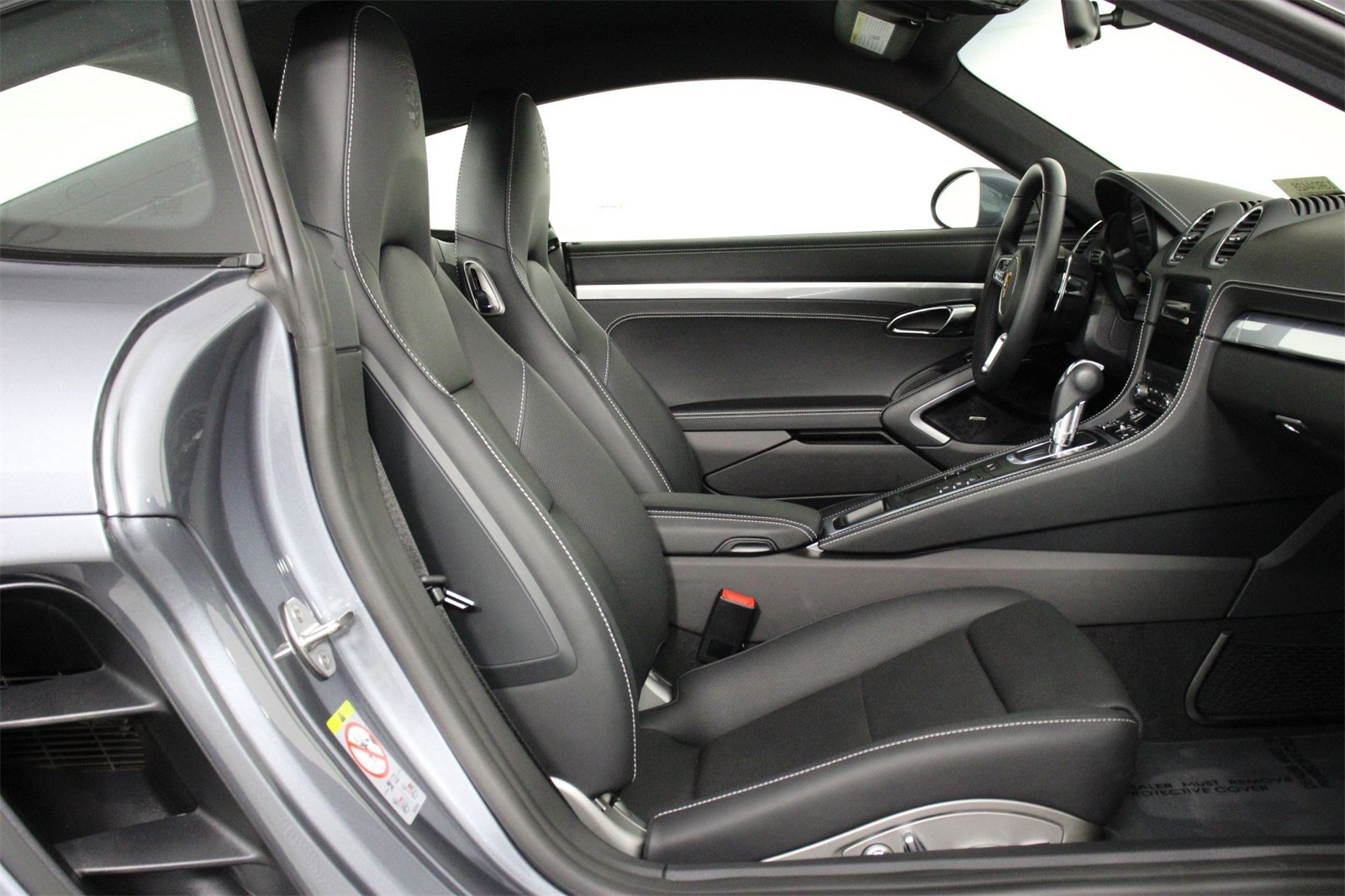 2025 Porsche Cayman photo 25