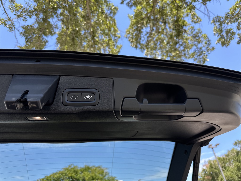2023 Volvo XC60 B5 Plus photo 30