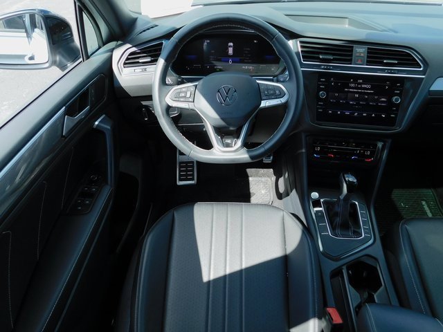 2023 Volkswagen Tiguan SE R-Line Black photo 11