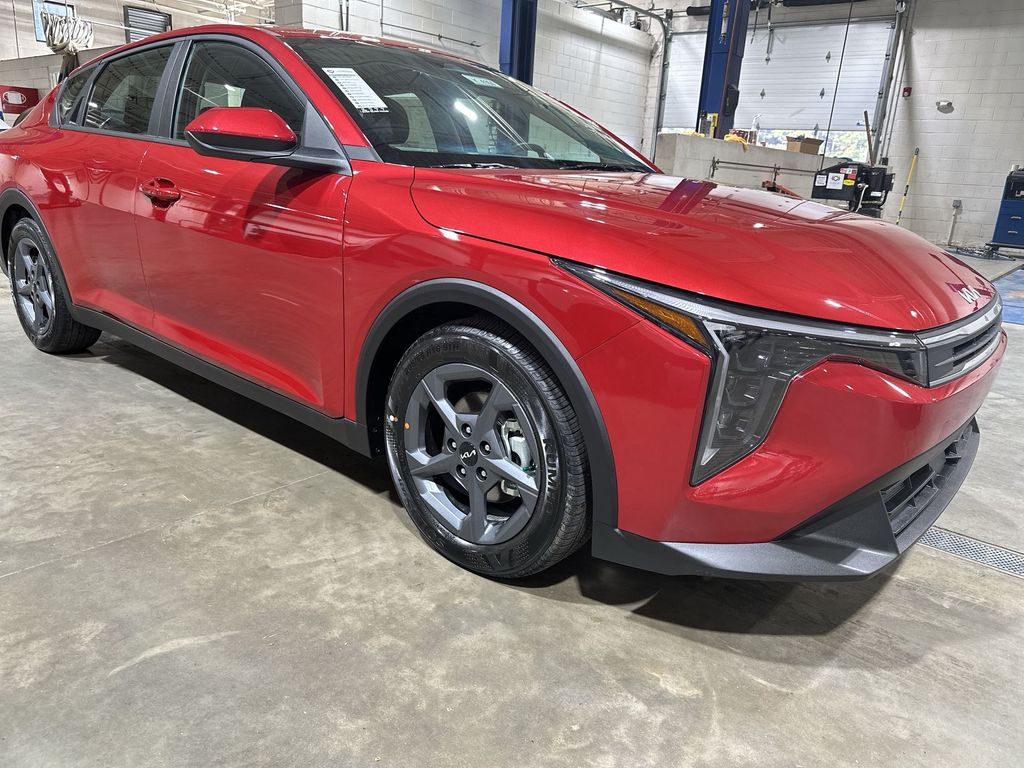 2025 Kia K4 LXS photo 2