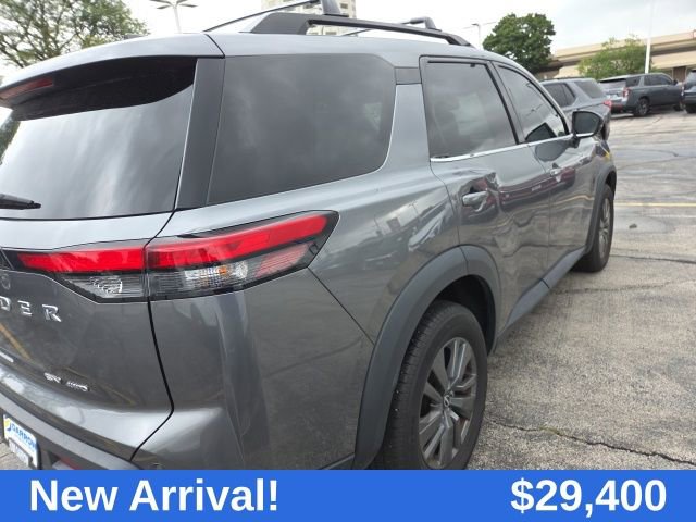 2023 Nissan Pathfinder SV photo 4