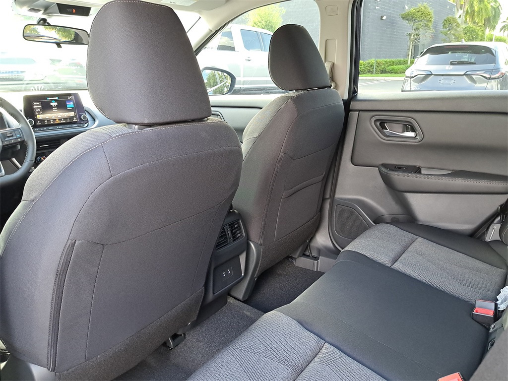 2026 Nissan Rogue SV photo 11