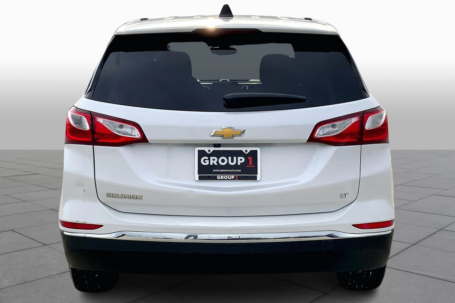 2019 Chevrolet Equinox LT photo 2