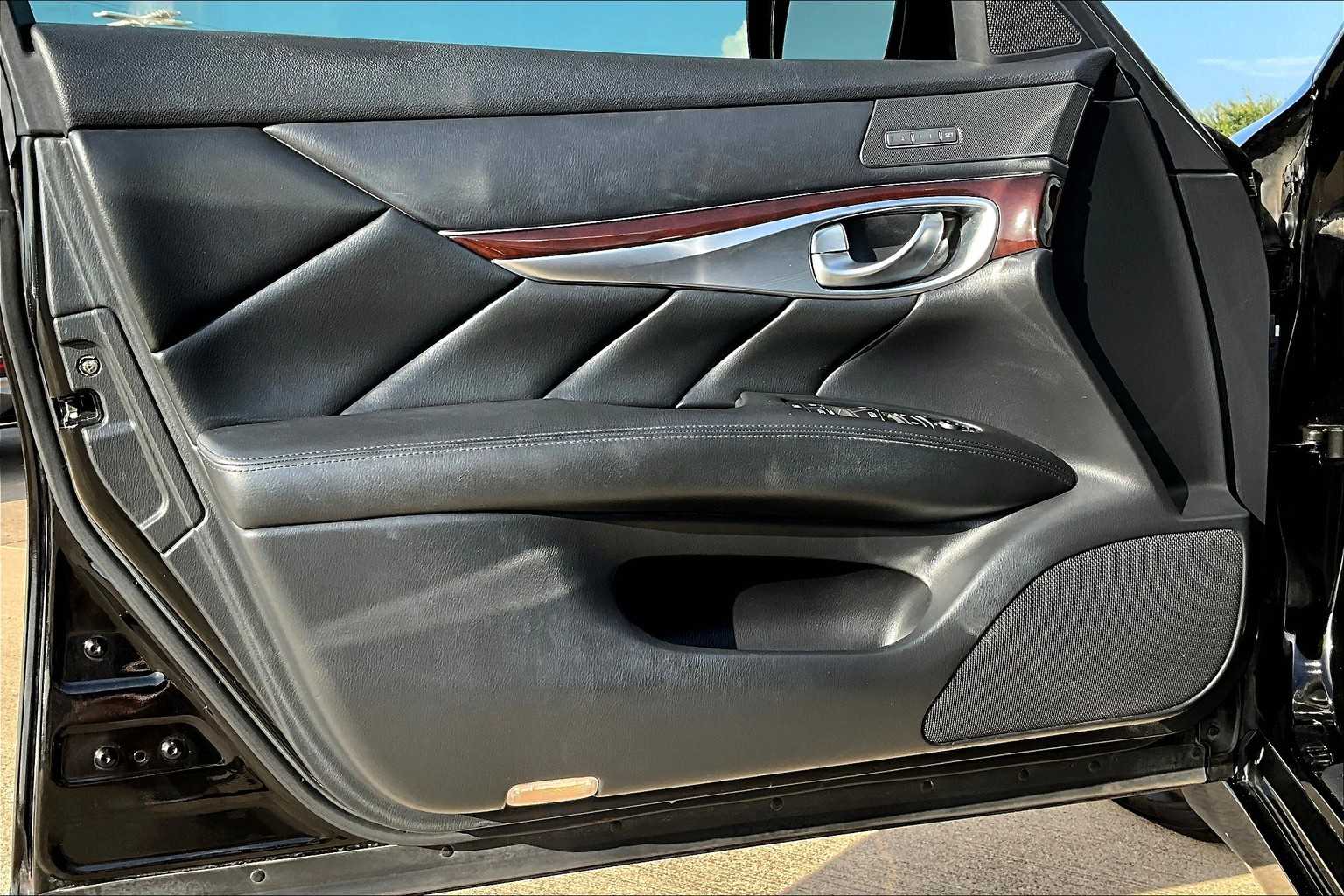 2011 Infiniti M37 photo 19