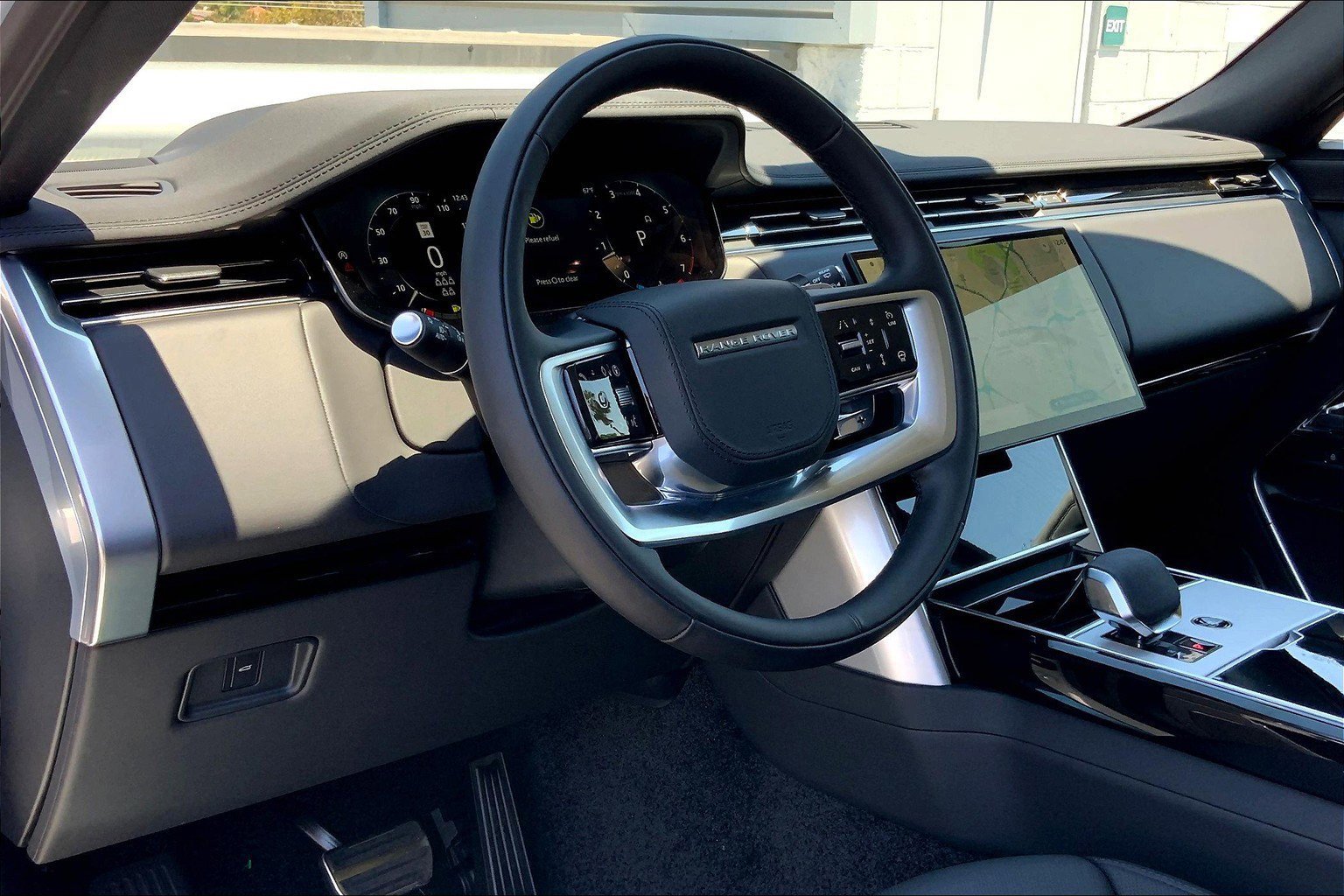 2025 Land Rover Range Rover SE photo 4