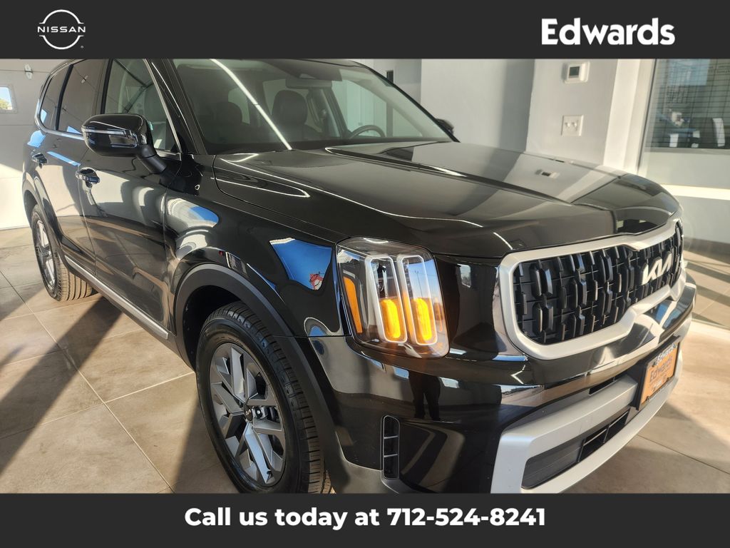 2024 Kia Telluride LX photo 2