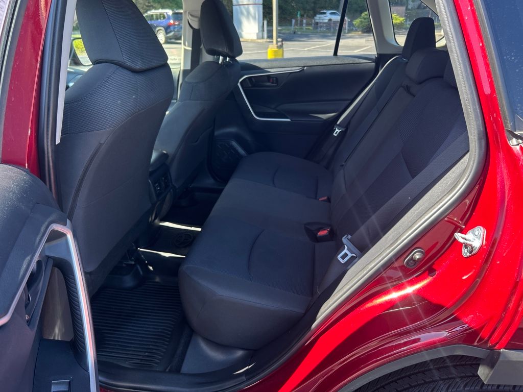 2022 Toyota RAV4 LE photo 26