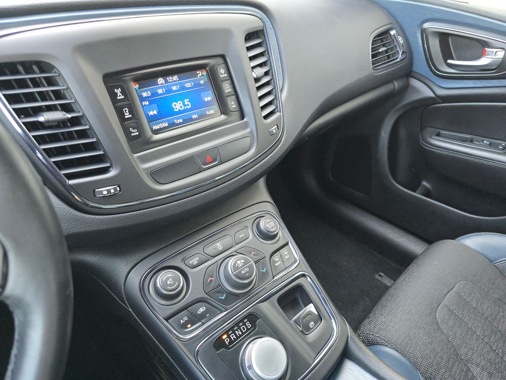 2015 Chrysler 200 S photo 21