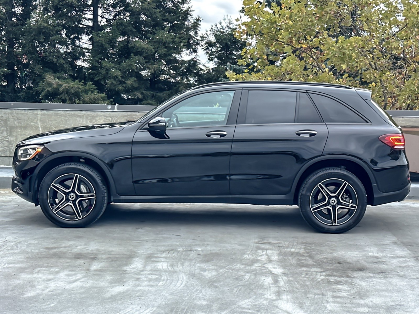2022 Mercedes Benz GLC 300 4MATIC photo 2