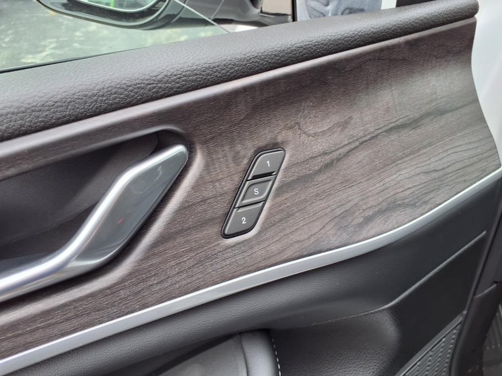 2025 Jeep Grand Cherokee Limited photo 4