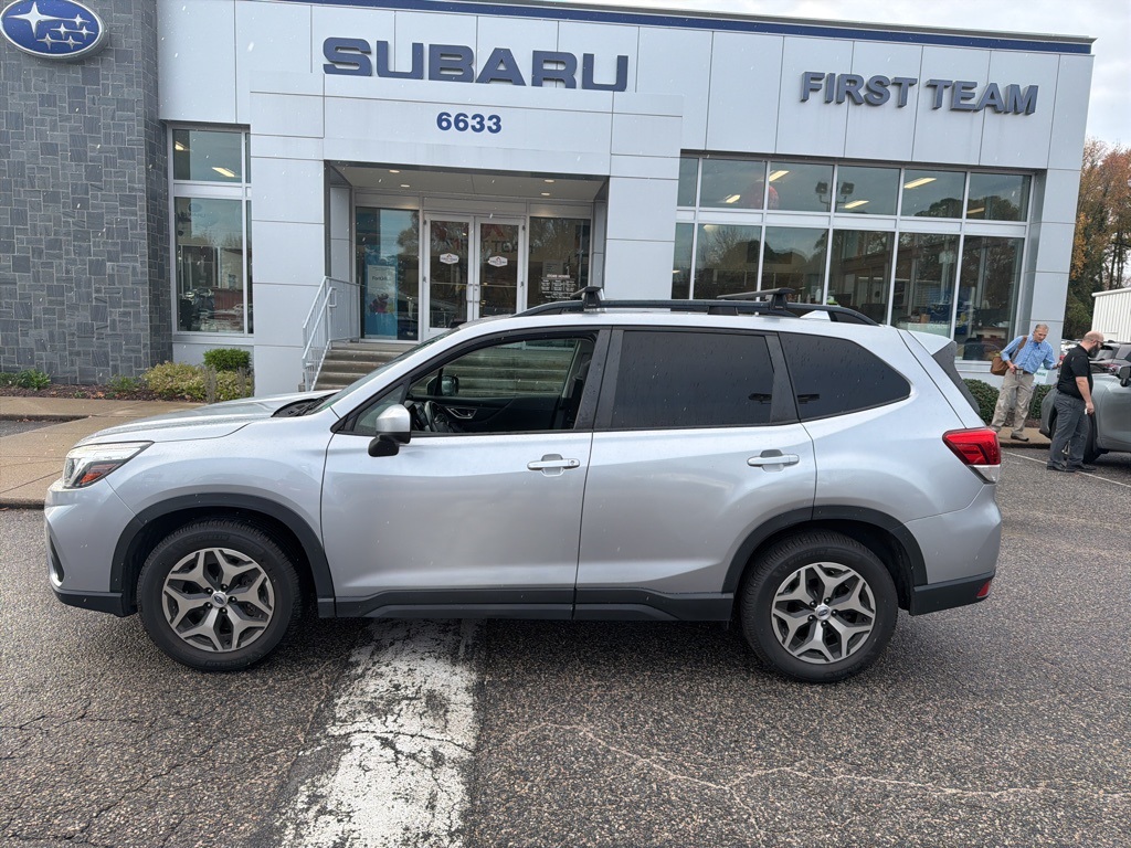 2020 Subaru Forester Premium photo 2