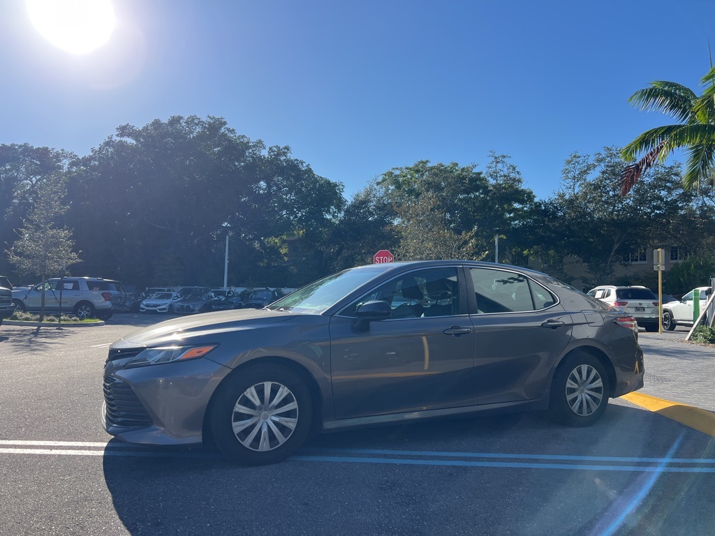 2018 Toyota Camry L photo 2