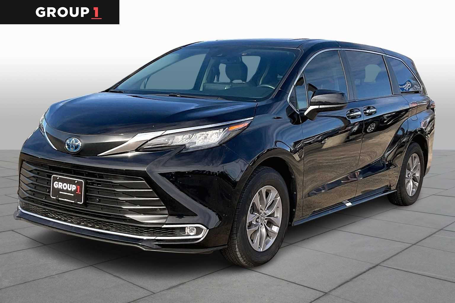 2022 Toyota Sienna XLE's photo