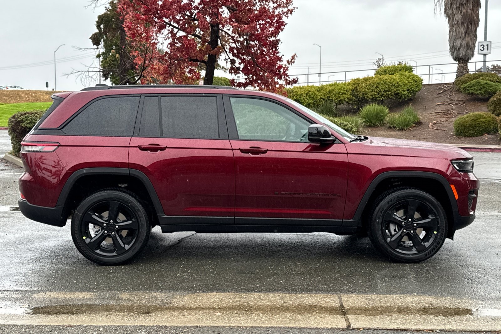 2025 Jeep Grand Cherokee Altitude photo 2