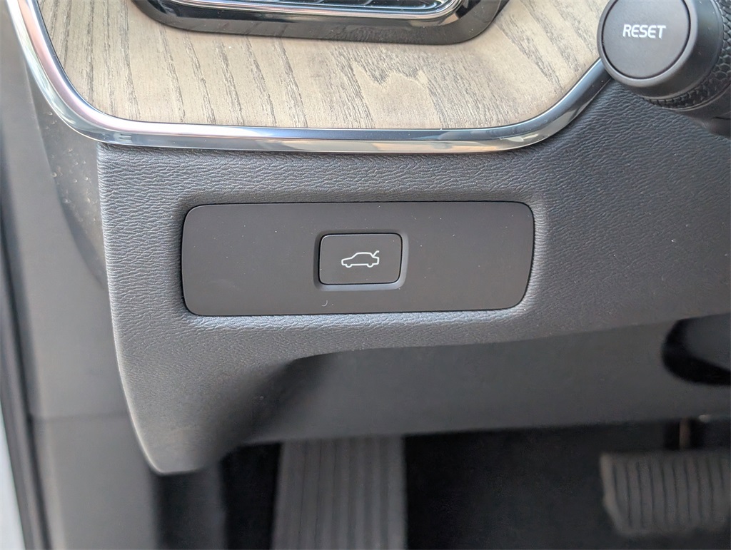 2026 Volvo XC60 B5 Plus photo 13