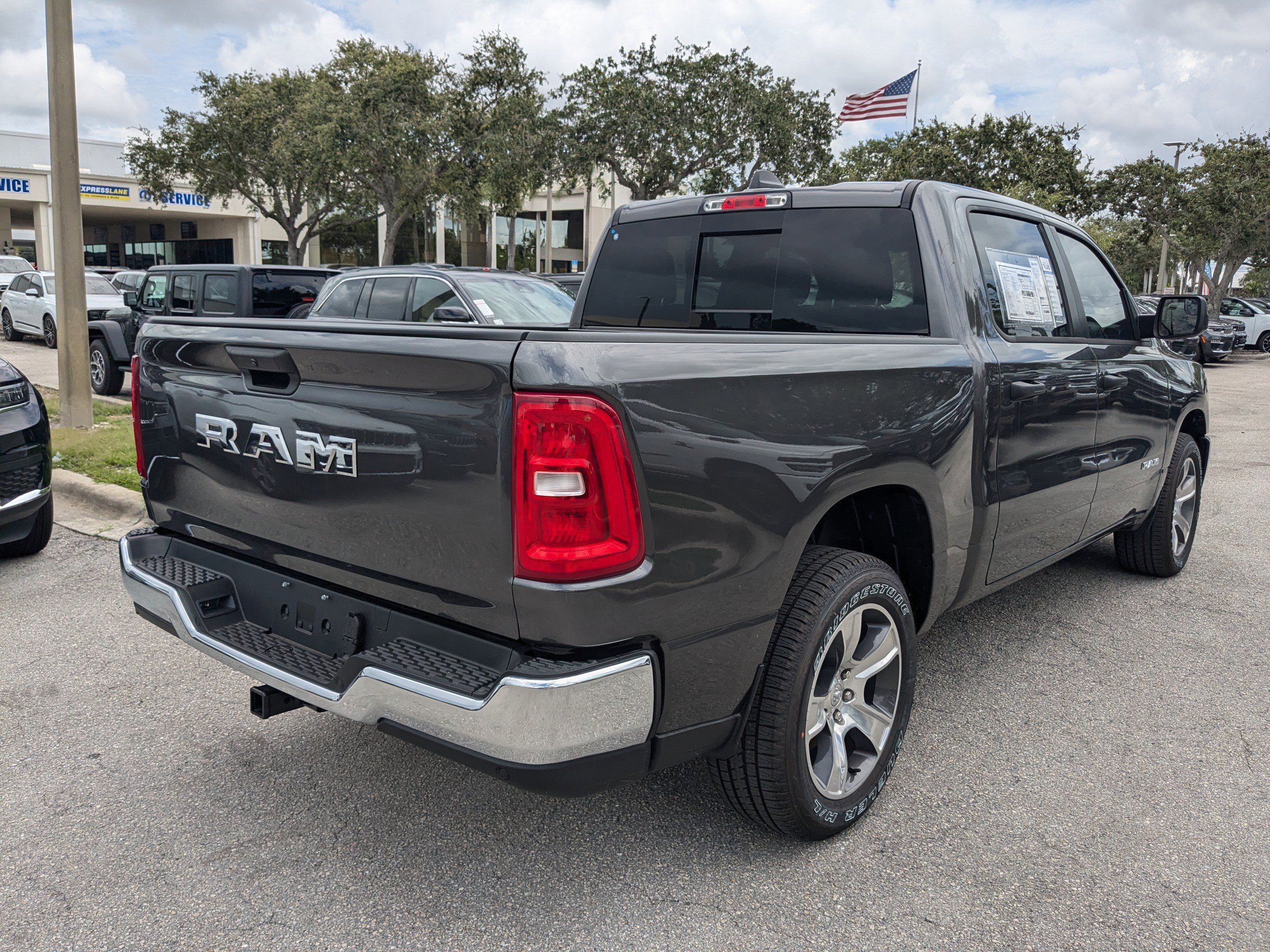 2025 Ram 1500 Tradesman photo 5