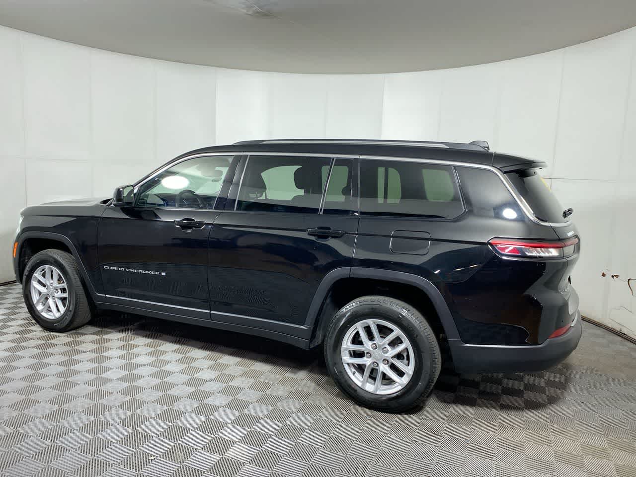 2023 Jeep Grand Cherokee Laredo photo 12