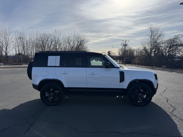2025 Land Rover Defender 110 X-Dynamic SE photo 6