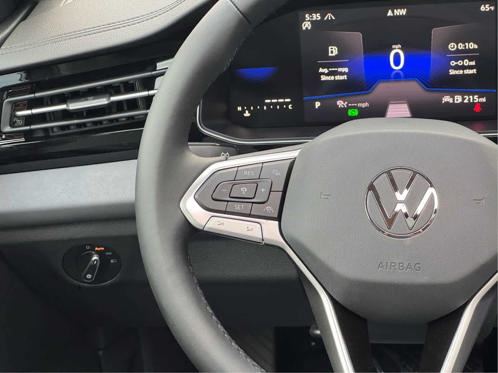 2025 Volkswagen Jetta SE photo 31