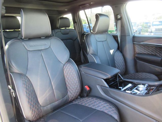 2025 Jeep Grand Cherokee Summit photo 9