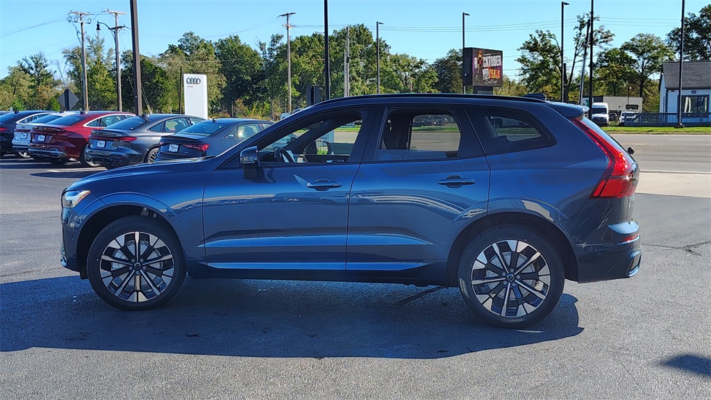 2026 Volvo XC60 B5 Plus photo 4