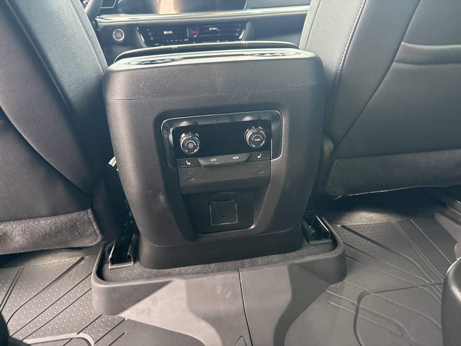 2025 Chevrolet Tahoe Premier photo 23