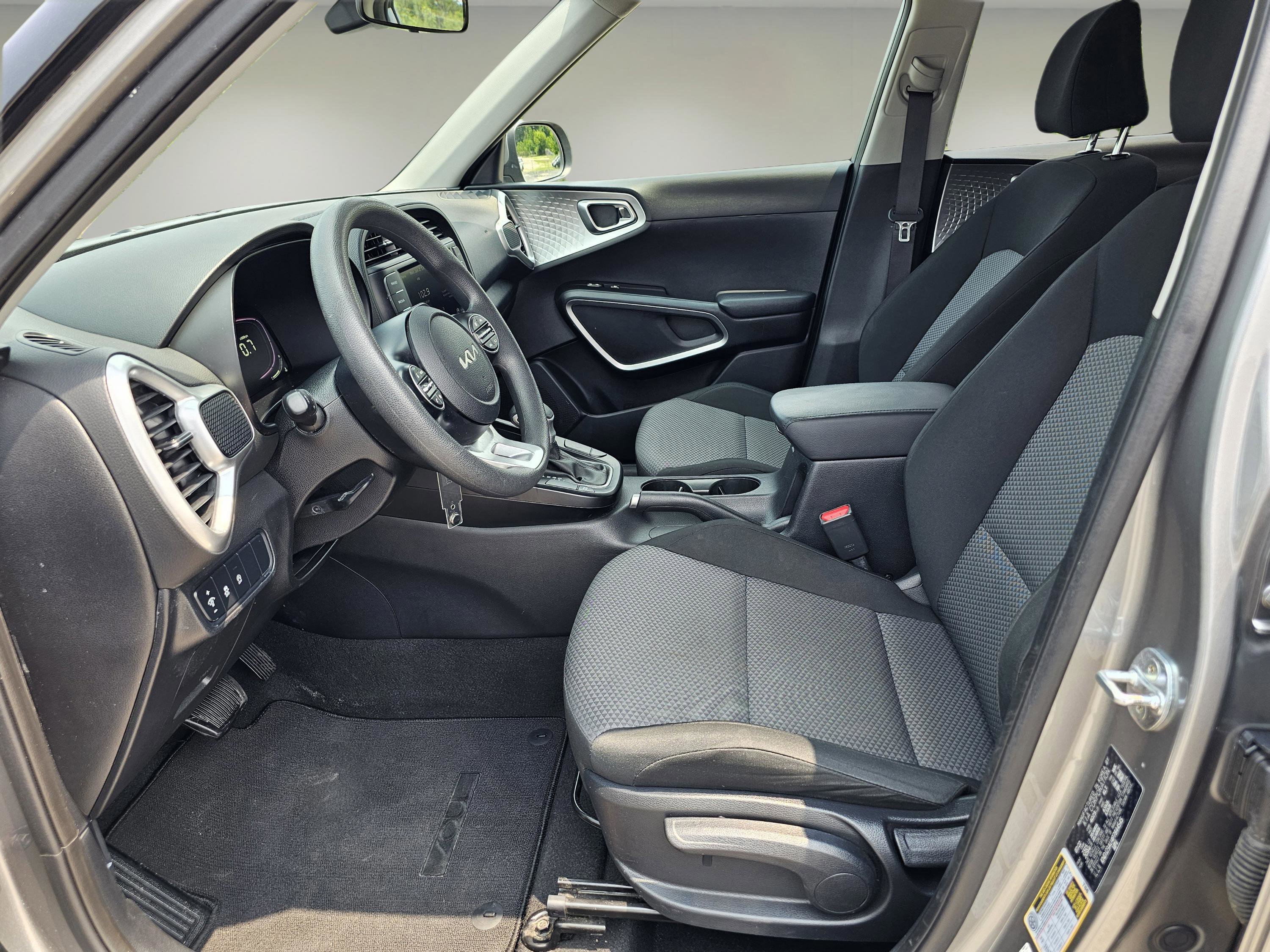 2023 Kia Soul LX photo 14