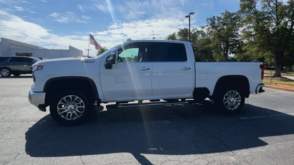 2025 Chevrolet Silverado 2500HD LTZ photo 5