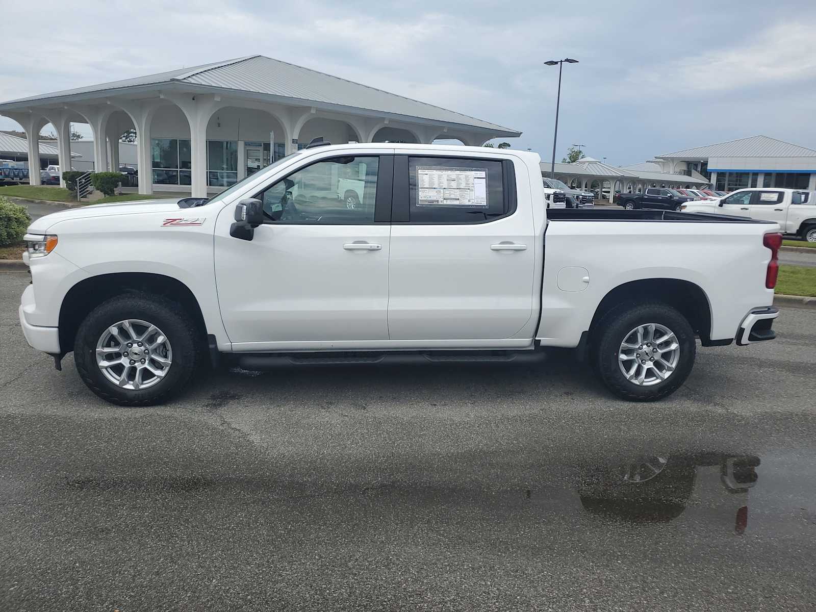 2025 Chevrolet Silverado 1500 RST photo 2