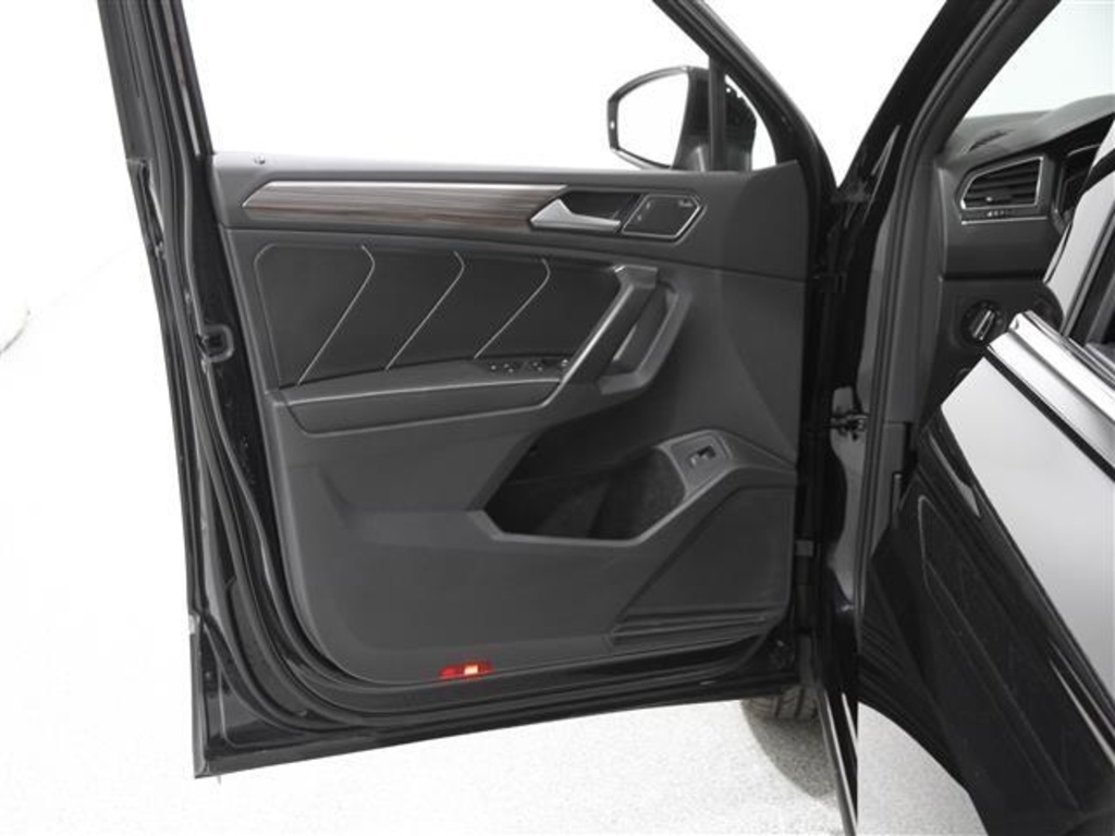 2022 Volkswagen Tiguan SEL Premium R-Line photo 4