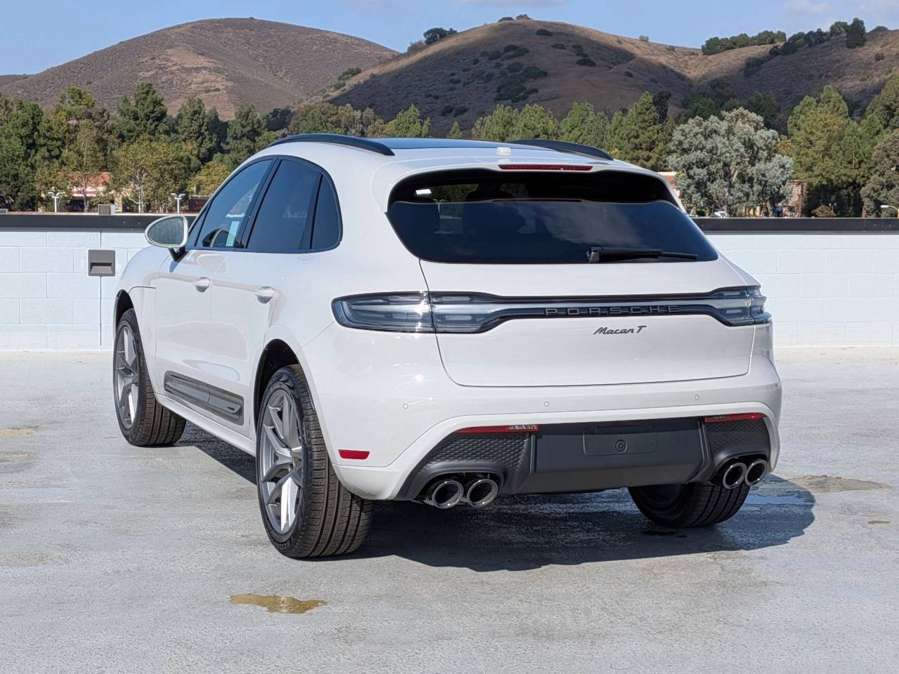 2025 Porsche Macan T photo 3