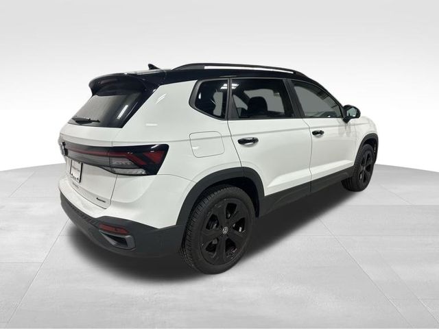 2025 Volkswagen Taos SE photo 3
