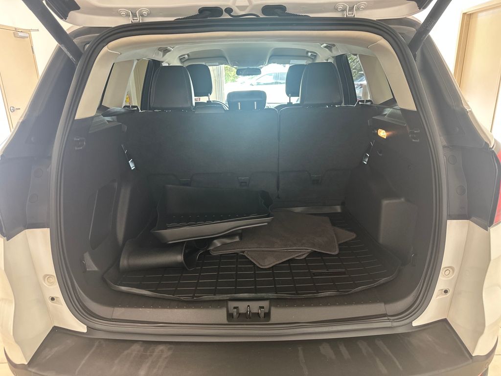 2019 Ford Escape SEL photo 24