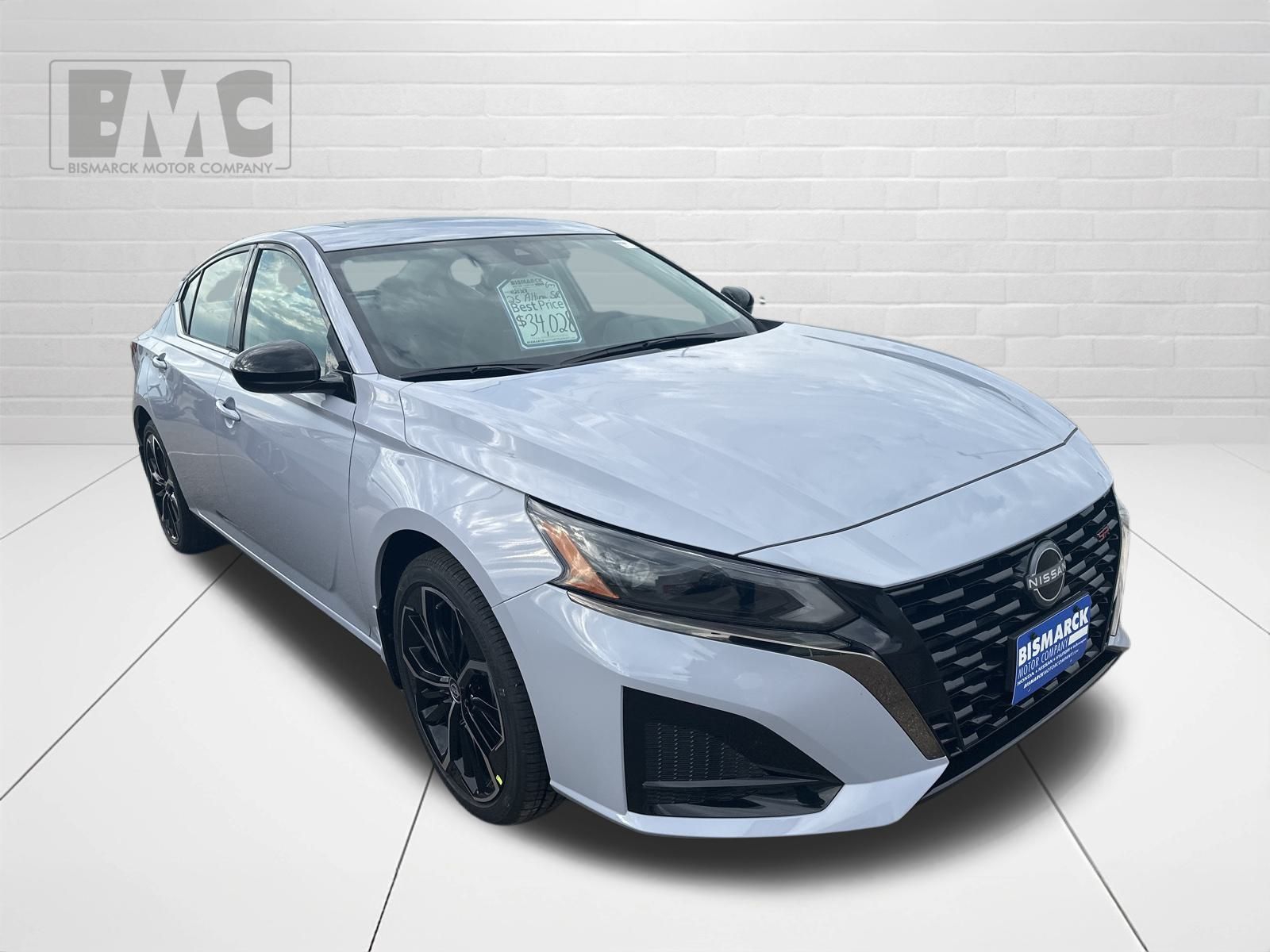 2025 Nissan Altima SR photo 3